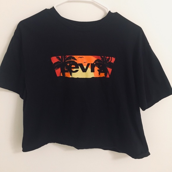 Levi's Tops - Levi’s black cropped tee